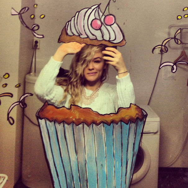 I-Drew-These-Mirror-selfies-On-My-Bathroom-Mirror__605