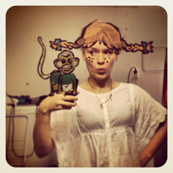 I-drew-these-mirrorselfies-on-my-bathroom-mirror17__605