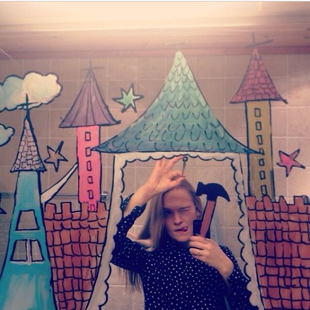 Youve-Never-Seen-Mirror-Selfies-Like-This-Before17__605