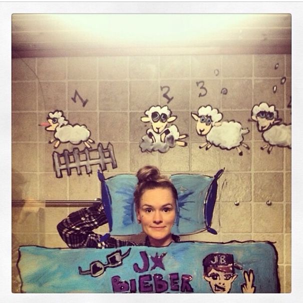 Youve-Never-Seen-Mirror-Selfies-Like-This-Before7__605