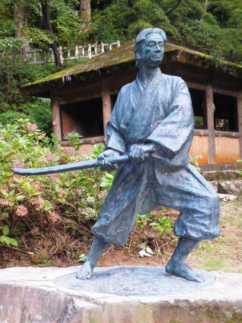 Statue_of_Sasaki_Kojirō